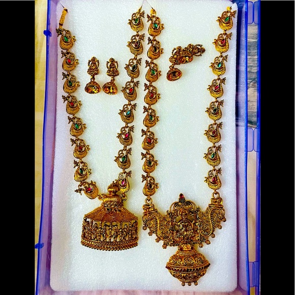 Necklace set of 2. Heavy wear- party wear.